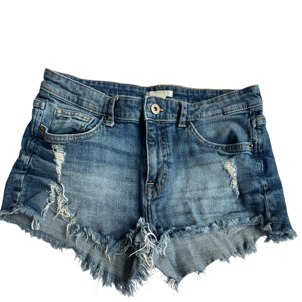 👖 H&M Distressed Denim Shorts – Size 6 – Frayed Hem 👖